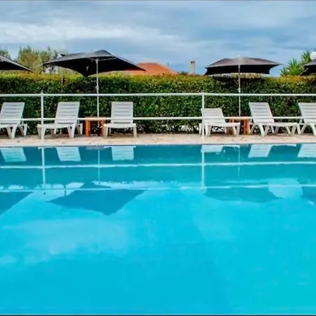 Lemon Tree A D Holiday home *